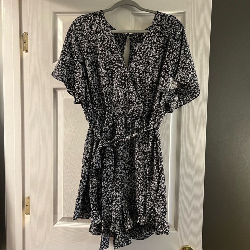 Floral Black Rhomper